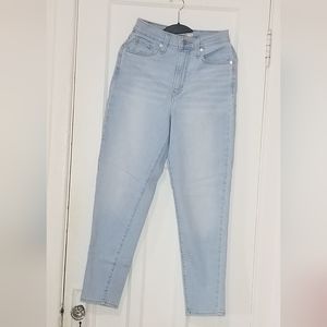 Levis Jeans - high waisted taper. W37 L27
